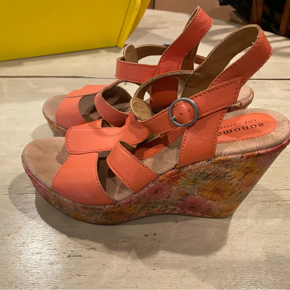 Sonoma multicolored heels platforms with peach straps. Size 8.5